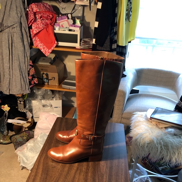 Michael Kors boots new except for one thin hairline scratch - Picture 8 of 9